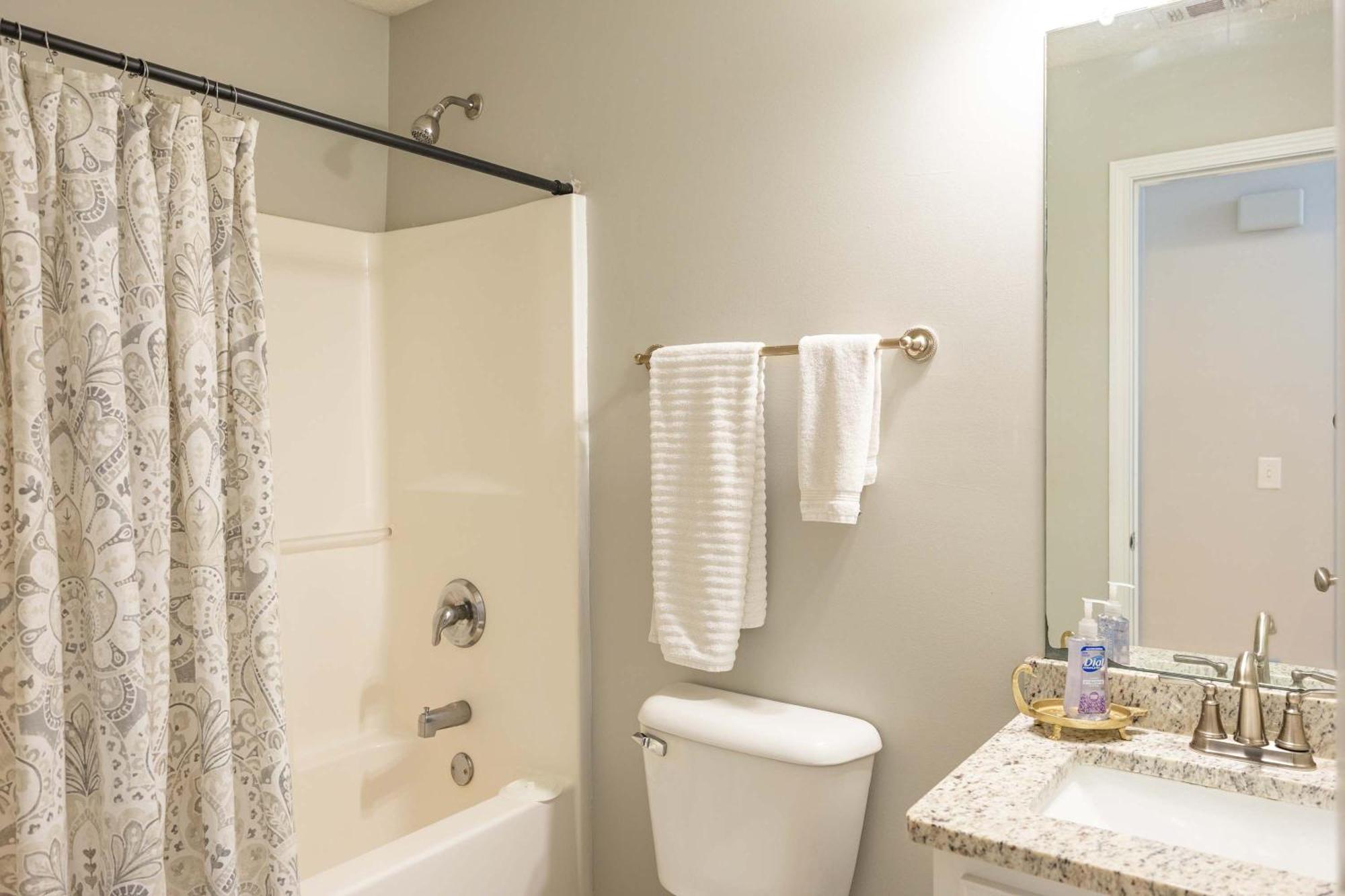 Charming Gray Home- 5 Mins From Gsu! Statesboro Buitenkant foto